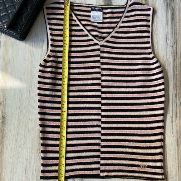 ❌SOLD❌ Authentic Chanel Cashmere Top Size FR 40 - Picture 7 of 10